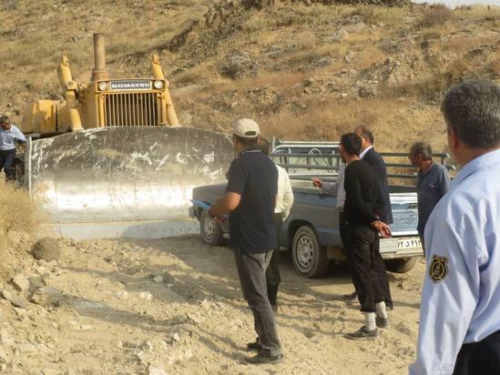 توقیف اموال و پلمب معدن محدوده سنگ نگاره‌های تاریخی طرقبه شاندیز+تصاویر