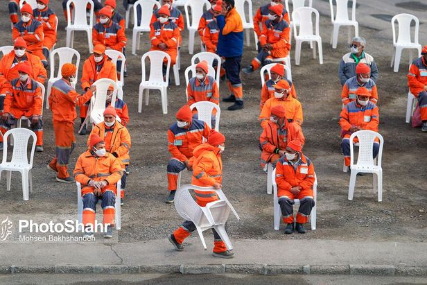واکسینه نیروهای کارگری با اولویت پاکبانان حوزه معاونت خدمات شهری شهرداري مشهد در برابر بیماری کرونا آغاز شد.