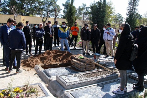 لحظه به لحظه با مراسم تشییع پیکر آزاده نامداری، مجری سابق صداوسیما