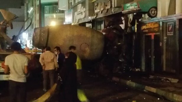 حادثه ورود کامیون آتش گرفته به منزل مسکونی در تهران + فیلم و عکس