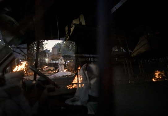 تصاویری هولناک از اوضاع کرونا در هند و سوزاندن اجساد + فیلم