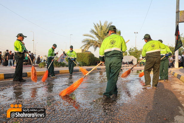 پاکبان‌های مشهدی، خیابان‌های نجف را رفت و روب می‌کنند