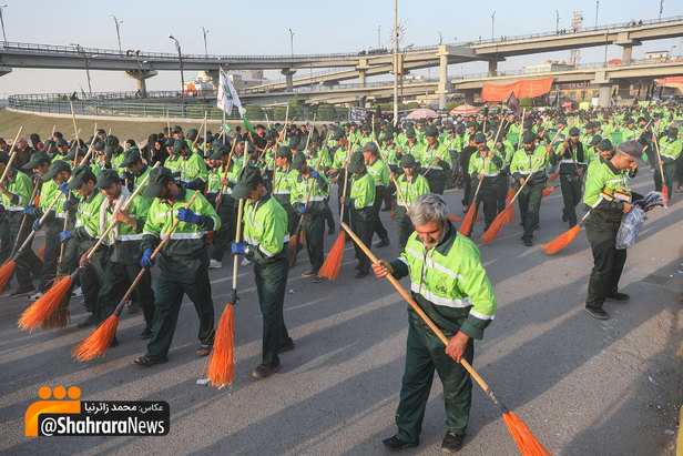 پاکبان‌های مشهدی، خیابان‌های نجف را رفت و روب می‌کنند