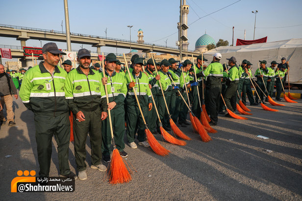 پاکبان‌های مشهدی، خیابان‌های نجف را رفت و روب می‌کنند