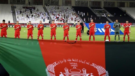 باخت تیم ملی فوتبال افغانستان به تیم ملی عمان | همه چیز به بازی با هند بستگی دارد + عکس