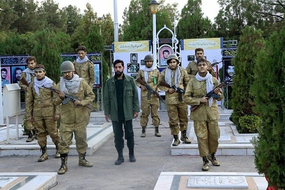 مراسم عطرافشانی و گلباران مزار «شهید محمود کاوه» در مشهد