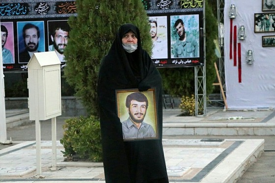 مراسم عطرافشانی و گلباران مزار «شهید محمود کاوه» در مشهد