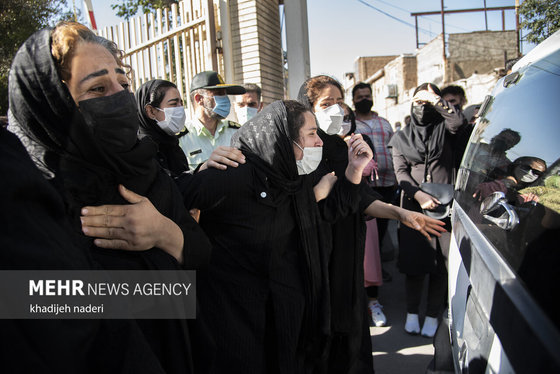 مراسم تشییع «علی لندی»، نوجوان فداکار ایذه‌ای + فیلم و عکس