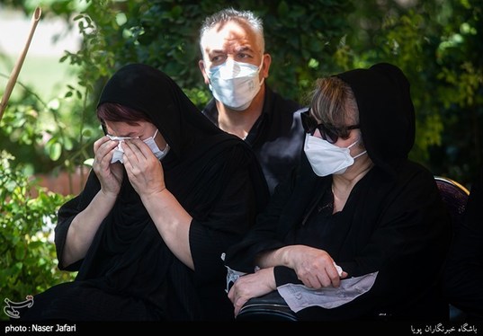 مراسم خاکسپاری «سیامک اطلسی» در قطعه هنرمندان + فیلم و تصاویر