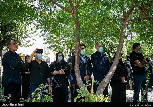 مراسم خاکسپاری «سیامک اطلسی» در قطعه هنرمندان + فیلم و تصاویر