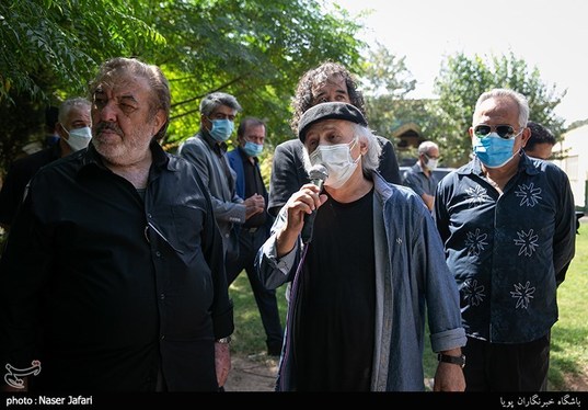 مراسم خاکسپاری «سیامک اطلسی» در قطعه هنرمندان + فیلم و تصاویر