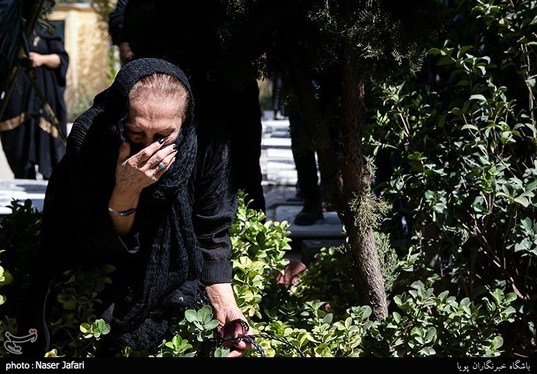 مراسم خاکسپاری «سیامک اطلسی» در قطعه هنرمندان + فیلم و تصاویر