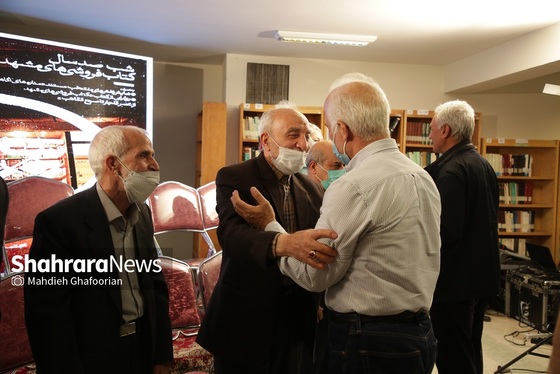 نشست شب «صدسال کتاب‌فروشی‌های مشهد» در مجموعه جهاددانشگاهی برگزار شد