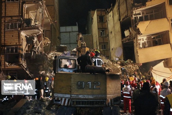 حادثه ریزش ساختمان در خیابان عباسی تبریز + فیلم و عکس