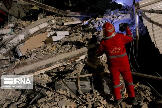 حادثه ریزش ساختمان در خیابان عباسی تبریز + فیلم و عکس