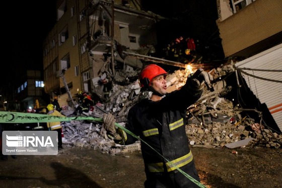 حادثه ریزش ساختمان در خیابان عباسی تبریز + فیلم و عکس