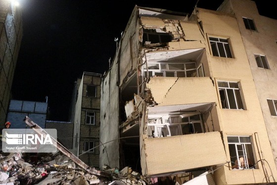 حادثه ریزش ساختمان در خیابان عباسی تبریز + فیلم و عکس