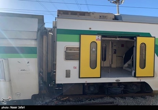 آخرین اخبار از حادثه متروی تهران - کرج | حال یک نفر وخیم است + فیلم و عکس