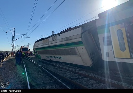 آخرین اخبار از حادثه متروی تهران - کرج | حال یک نفر وخیم است + فیلم و عکس