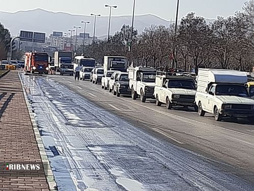 واژگونی کامیون و ایجاد ترافیک شدید در بزرگراه شهید کلانتری مشهد + فیلم (۱۳ بهمن‌ماه ۱۴۰۰)