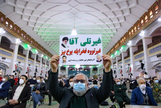 رهبر معظم انقلاب: کسی که زندگی اشرافی دارد یا دم از تسلیم می‌زند نمی‌تواند به انقلاب پایبند باشد